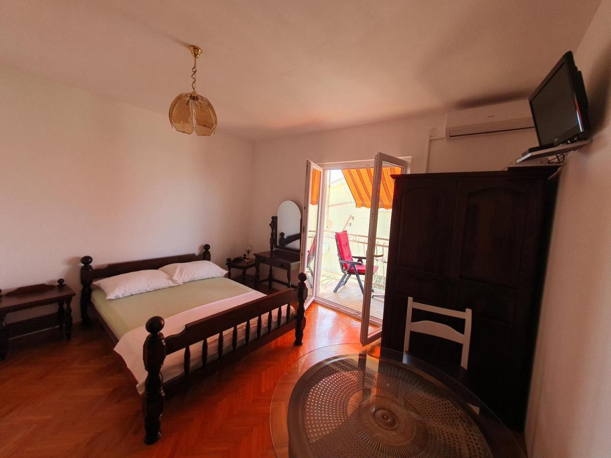 Apartmani Miljak Omiš Eksteriør bilde